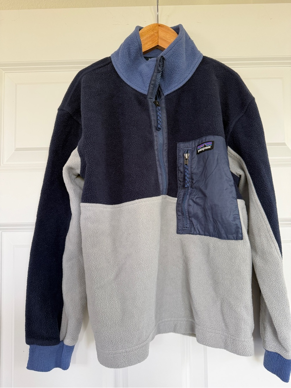 Patagonia kids Half Zip Pullover Navy +  Gray Fleece Jacket with Light Blue Trim